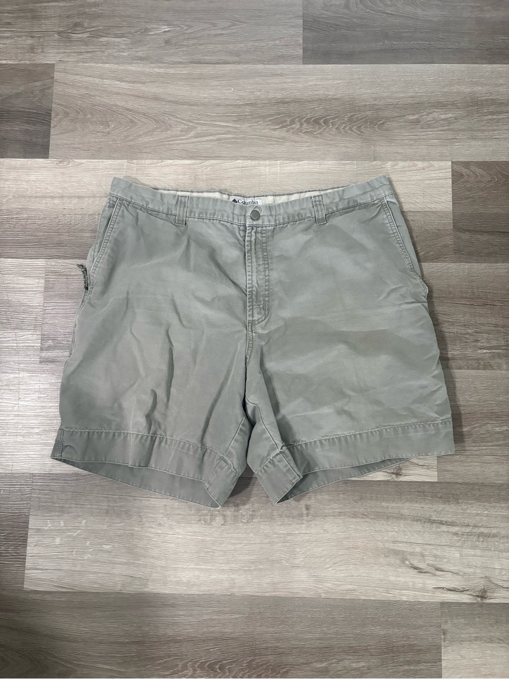 Columbia Men's Light Gray Chino Shorts